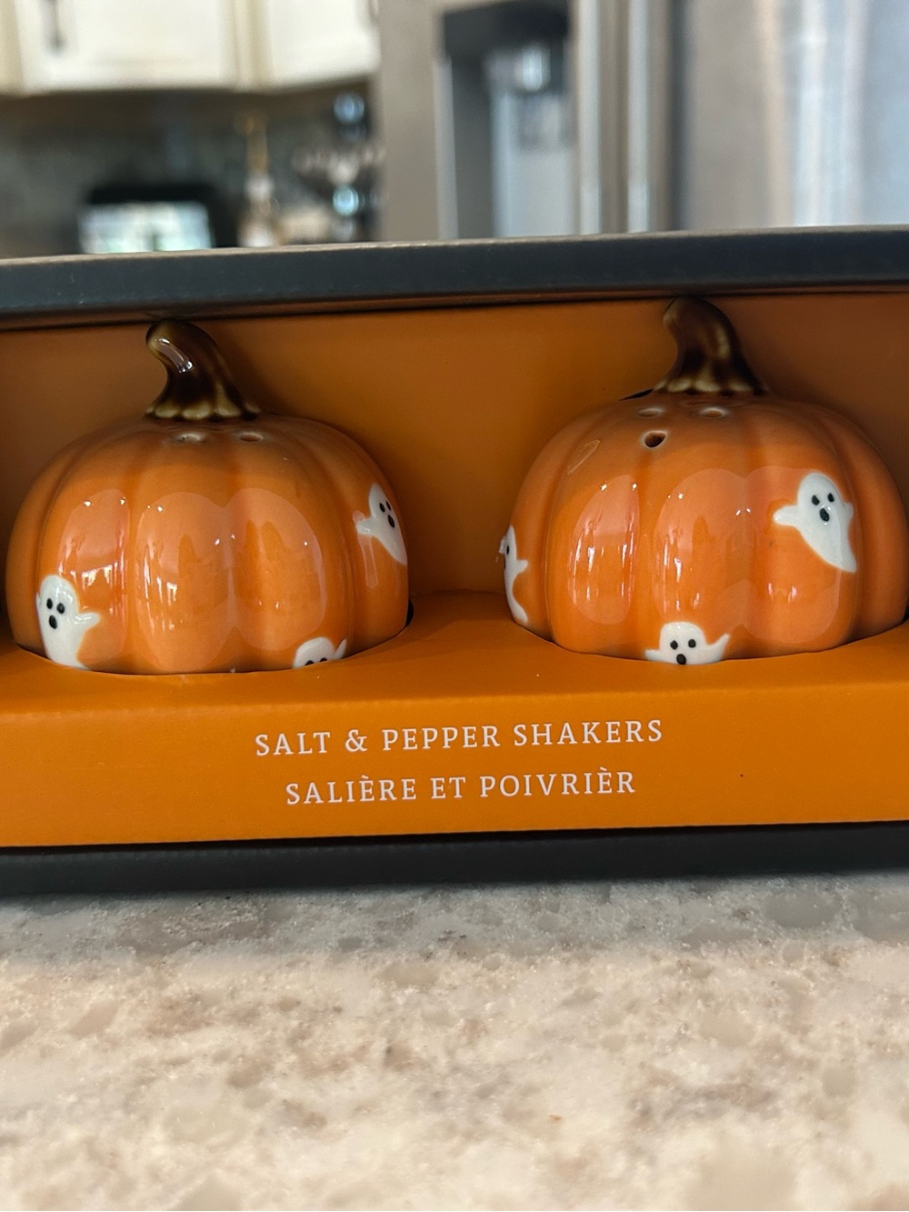 “New” Well Equipped Kitchen Halloween Pumpkin w/Ghosts Salt & Pepper Shakers
